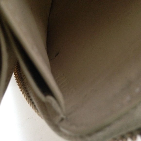 Louis Vuitton Beige Vernis Mono Zippy Long Wallet - Picture 9 of 9